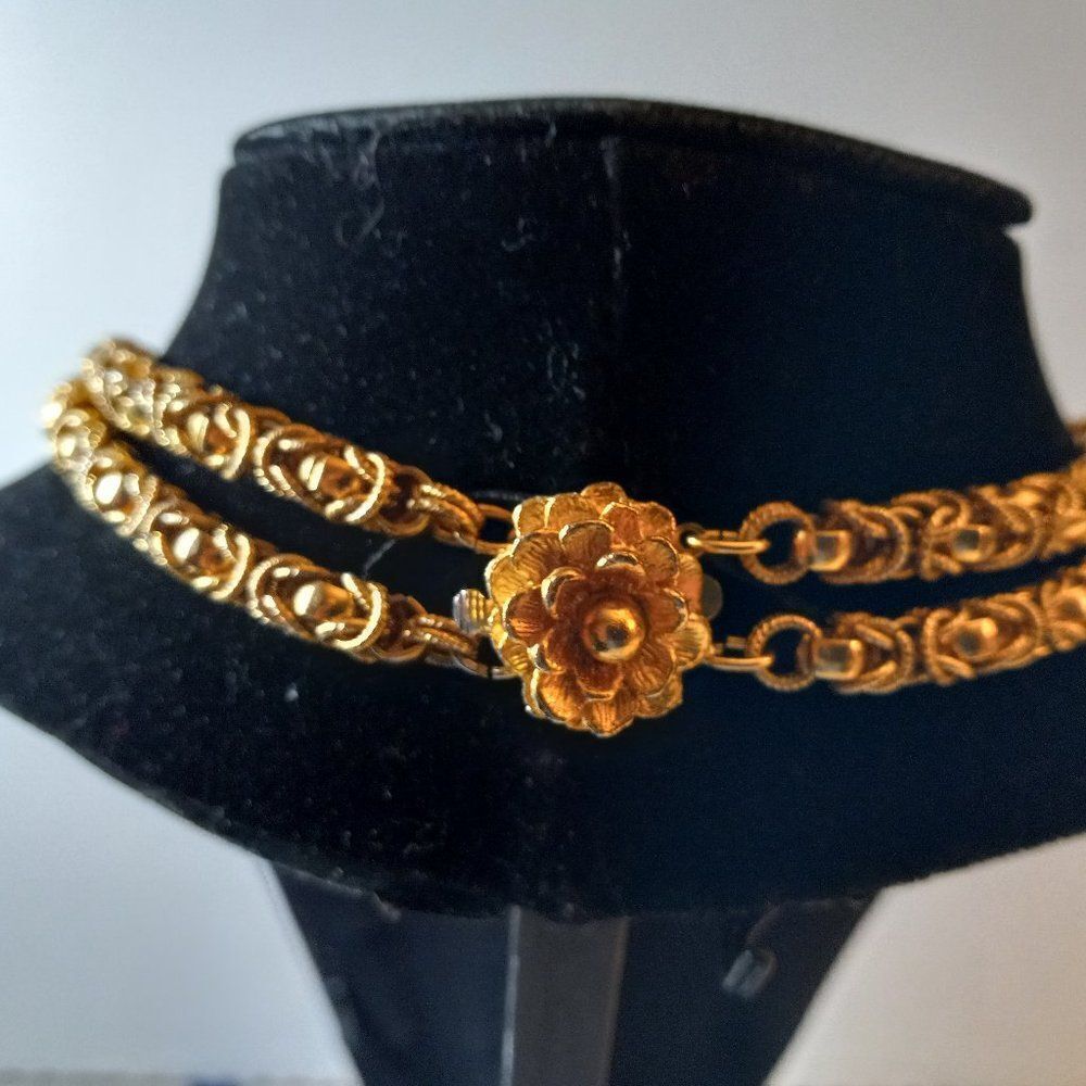 Vintage Gold Tone Metal Woven Chain Japan Unique Floral Clasp Necklace